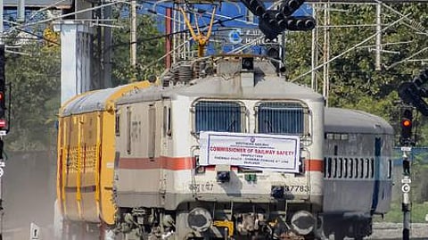 சென்னை கடற்கரை - எழும்பூா் இடையே ஞாயிற்றுக்கிழமை நடைபெற்ற ரயில் சோதனை ஓட்டம்.