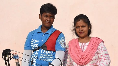 தேசிய வில்வித்தை போட்டி:
கும்மிடிப்பூண்டி மாணவா் தகுதி