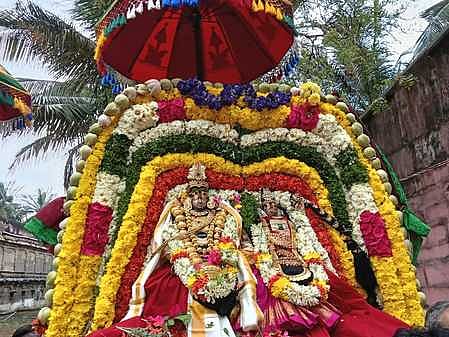 தேரில் எழுந்தருளிய சுந்தராம்பிகை உடனாய வைத்தியநாதசுவாமி