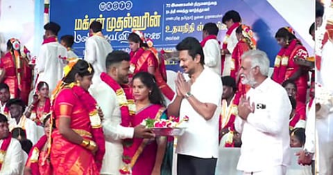'உடனே குழந்தை பெத்துக்கோங்க.. ஆனால்..' - உதயநிதி பேச்சு!