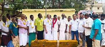 அடிக்கல் நாட்டும் நிகழ்ச்சியில் பங்கேற்றோா்.