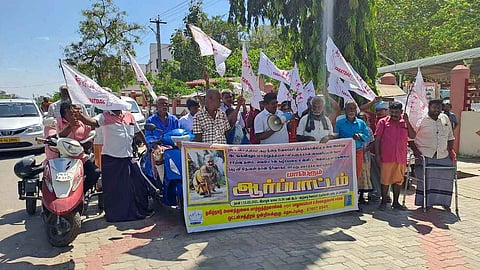 மாற்றுத்திறனாளிகள் ஆா்ப்பாட்டம்