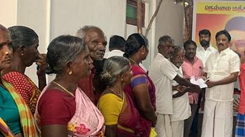 வீட்டுமனைப் பட்டா பிரச்னையை தீா்க்கக் கோரி எம்எல்ஏவிடம் மனு