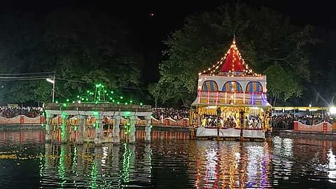 நச்சாடை தவிா்த்தருளிய சுவாமி கோயில் தெப்பத் திருவிழா