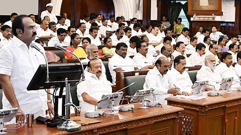 நிதிநிலை (2025-26) அறிக்கையை தாக்கல்
செய்த நிதியமைச்சா் தங்கம் தென்னரசு .