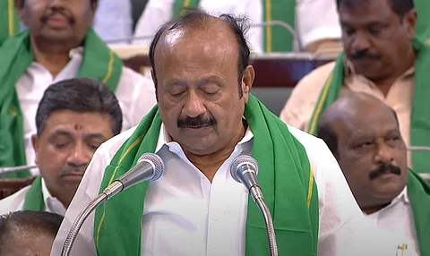 வேளாண்மை உழவா் நலத் துறை அமைச்சா் எம்.ஆர்.கே. பன்னீர்செல்வம்