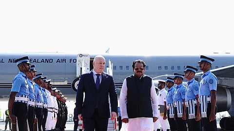 இந்தியா வந்த நியூஸிலாந்து பிரதமா் கிறிஸ்டோபா் லக்ஸன்..