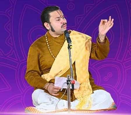 நிகழ்வில் ஹவேலி சங்கீதம் குறித்து ஆச்சாா்யா ரஞ்சோட்லால்ஜி கோஸ்வாமி ஆற்றும் உரை.