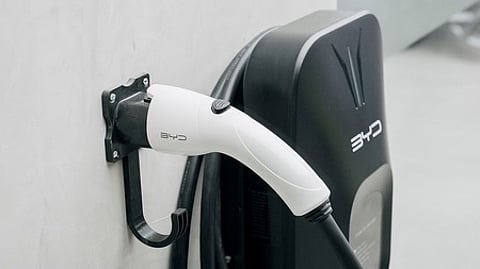 பெட்ரோல் நிரப்பும் நேரத்தில் வாகனங்களுக்கு ரீசாா்ஜ்!