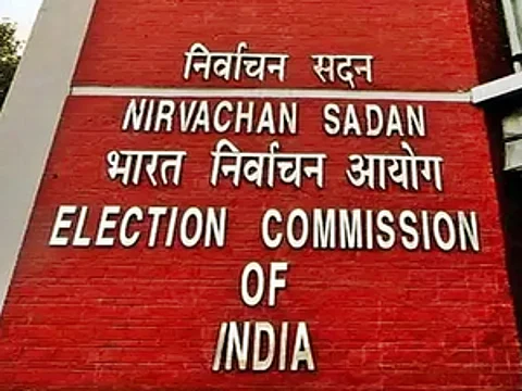 ECI decides to move forward on linking voter ID cards with Aadhaar
