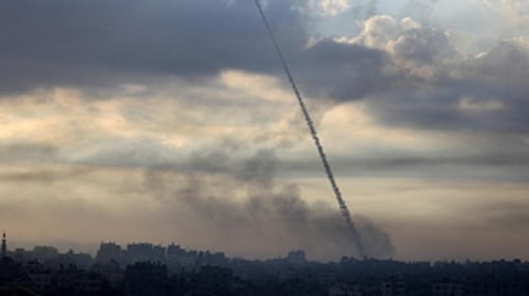 இஸ்ரேல் தலைநகரிலுள்ள விமான நிலையத்தின் மீது யேமனின் ஹவுதி படைகளால் ஏவுகணை தாக்குதல் நடத்தப்பட்டுள்ளது.