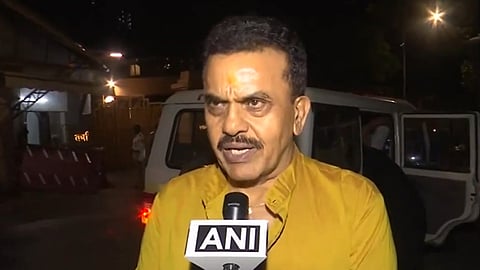 சிவசேனை மூத்த தலைவா் சஞ்சய் நிருபம்..