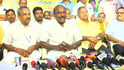 வணிகா் சங்கங்களின் பேரமைப்பின் மாநிலத் தலைவா் ஏ.எம். விக்கிரமராஜா