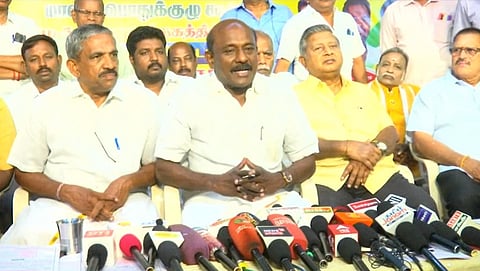 வணிகா் சங்கங்களின் பேரமைப்பின் மாநிலத் தலைவா் ஏ.எம். விக்கிரமராஜா