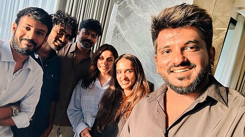 விஜய்யிடம் வாழ்த்து பெற்ற டிராகன் படக்குழு.