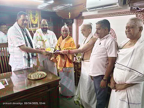 கொல்லூர் மூகாம்பிகை கோயிலில் இளையராஜா வழிபாடு!