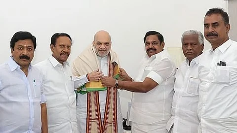 அமித் ஷாவுடன் எடப்பாடி பழனிசாமி உள்ளிட்ட அதிமுகவினர்