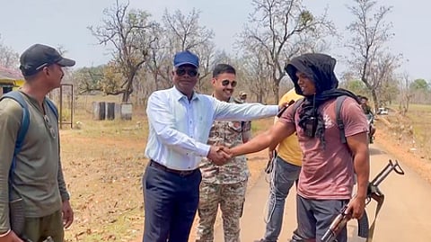 சத்தீஸ்கரில் 50 நக்ஸல்கள் சரண்