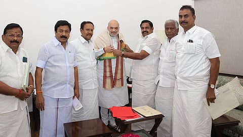 அமித் ஷாவுடன் எடப்பாடி பழனிசாமி உள்ளிட்ட அதிமுகவினர்