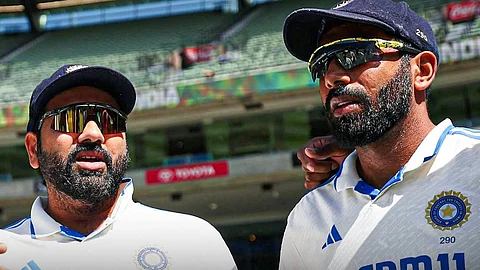 ரோஹித்துடன் பும்ரா..