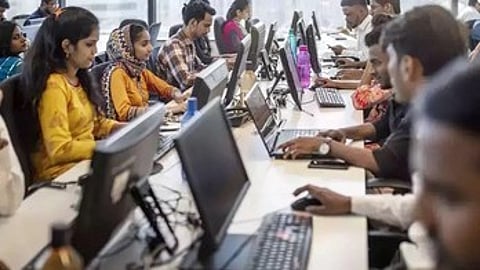 சேவைகள் ஏற்றுமதி 2-ஆவது மாதமாகச் சரிவு!