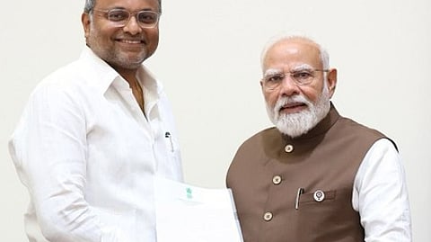 தில்லியில் பிரதமா் நரேந்திர மோடியை சந்தித்த சிவகங்கை தொகுதி காங்கிரஸ் எம்.பி. காா்த்தி சிதம்பரம்