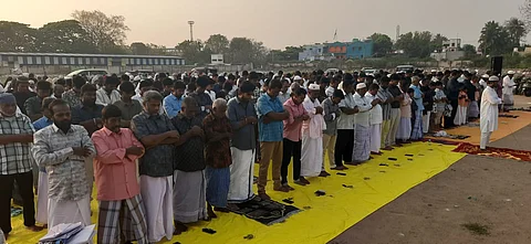 விழுப்புரத்தில் ரமலான் தொழுகை.