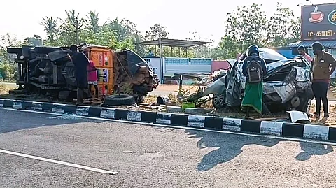 அடுத்தடுத்த விபத்தில் சிக்கிய கார் - சரக்கு ஆட்டோ