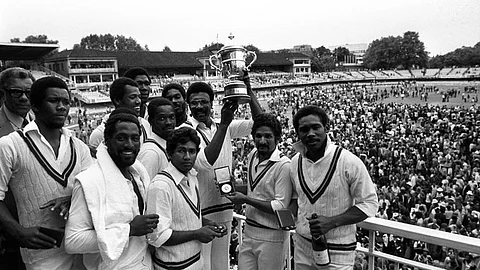1975 ஆம் ஆண்டு உலகக் கோப்பையை வென்ற மேற்கிந்திய தீவுகள்..