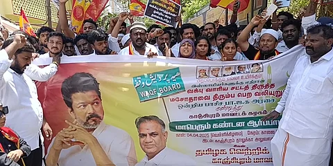 காஞ்சிபுரத்தில் வக்ஃபு சட்டத் திருத்த மசோதாவை திரும்பப் பெறக்கோரி ஆர்ப்பாட்டத்தில் ஈடுபட்ட தவெகவினர்.