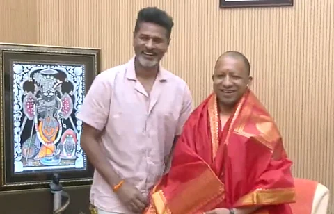 யோகி ஆதித்யநாத்துடன் பிரபு தேவா சந்திப்பு
