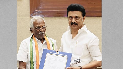 குமரி அனந்தனுடன் முதல்வர் ஸ்டாலின்..