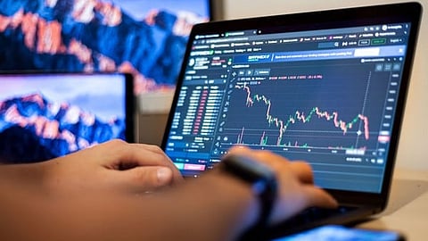 கூடுதல் வரி நிறுத்திவைப்பு: பங்குச் சந்தையில் உற்சாகம்!