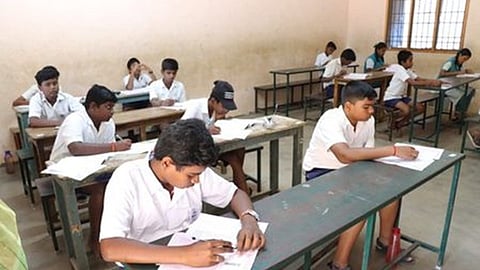 பத்தாம் வகுப்பு அறிவியல் வினாத்தாள் எளிது: மாணவா்கள் மகிழ்ச்சி