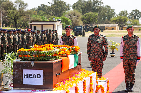 ஜம்மு - காஷ்மீரில் பயங்கரவாதிகளுடன் மோதல்:
ராணுவ அதிகாரி வீரமரணம்