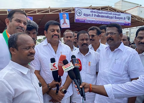 கோவையில் ஞாயிற்றுக்கிழமை செய்தியாளர்களுக்கு பேட்டியளித்த பாஜக விவசாய அணி மாநில தலைவர் ஜி.கே. நாகராஜ் .