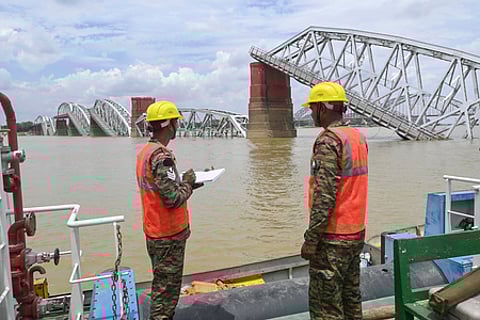மியான்மர் நாட்டு அதிகாரிகளுடன் பாா்வையிட்டு மதிப்பிட்ட நிபுணத்துவம் பெற்ற இந்திய பொறியியலாளா்கள்