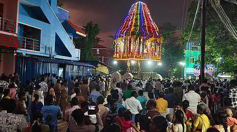 தேரோட்டத்தில் பங்கேற்றோா்