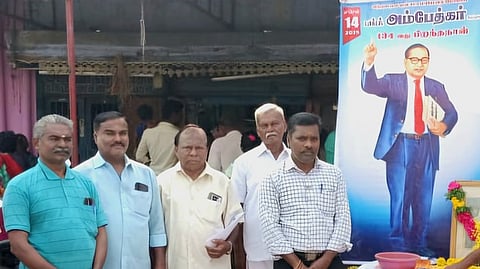 ராஜபாளையத்தில் அம்பேத்கா் சிலைக்கு மாலை அணிவித்து மரியாதை செலுத்திய அதிமுகவினா்