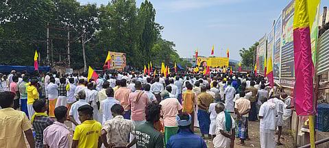தமிழர் தேசம் கட்சியினர் கவன ஈர்ப்பு ஆர்ப்பாட்டம்.