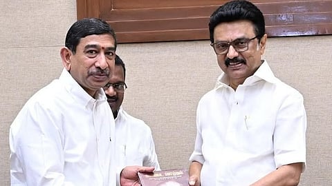 முதல்வருடன் அன்னபூர்ணா நிறுவனர் சீனிவாசன்.
