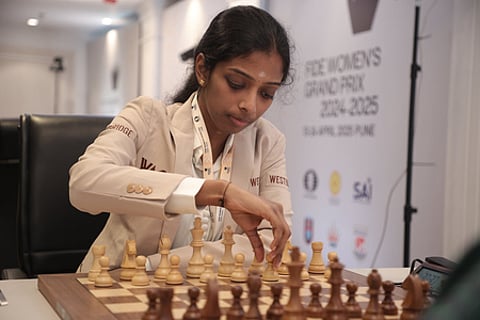 ஆா்.வைஷாலி