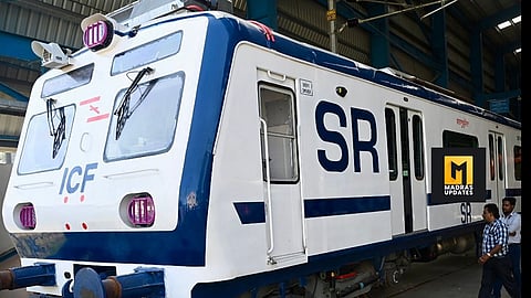 ‘ஏசி’ மின்சார ரயில்..