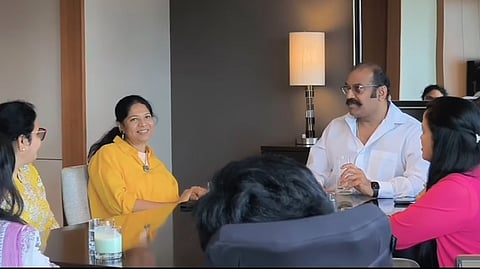 நெப்போலியன் இல்லத்தில் கனிமொழி