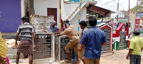 கொடிக்கம்பங்களை அகற்றும் விவகாரம்: தமிழக அரசுக்கு உச்சநீதிமன்றம் நோட்டீஸ்