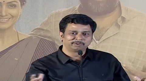நிகழ்ச்சியில் பேசும் டி.ஜே. ஞானவேல்.