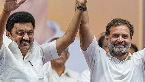 காங்கிரஸ் தலைவர் ராகுல் காந்தியுடன்