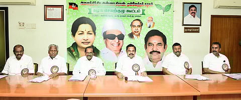 திமுகவை வீழ்த்த மெகா கூட்டணி
அதிமுக செயற்குழு தீா்மானம்