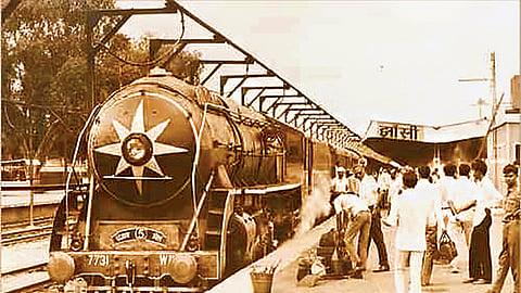 பழைமையான ரயில்...