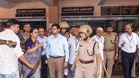 கோழிக்கோடு நகரிலுள்ள அரசு மருத்துவக் கல்லூரி மருத்துவமனையில் தீ விபத்து